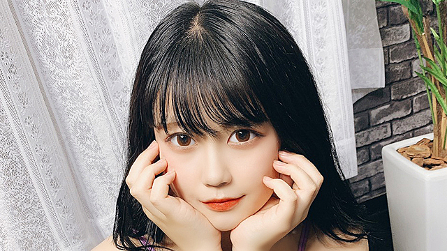 形のいい美乳、抱き寄せたくなる綺麗なウエストライン