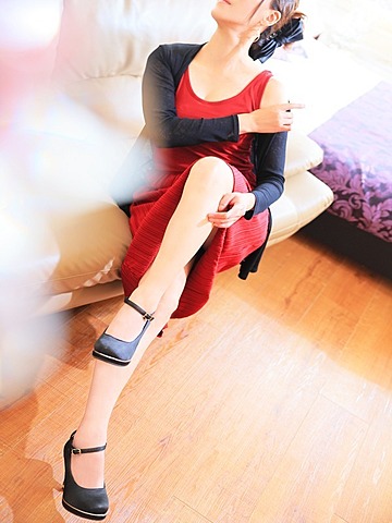 えま【メルマガ合言葉+10分】綺麗系の整ったお顔立ちの“上品セクシー”美女