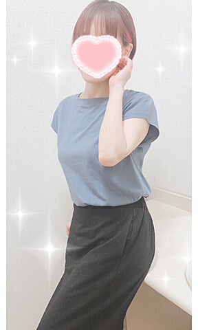溢れる乳房と好奇心旺盛な女盛りの小柄な