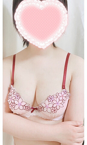 小柄で笑顔の可愛らしいオンナのコ